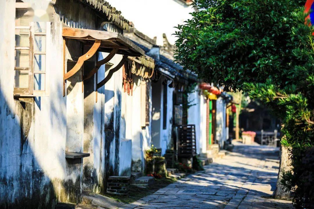 刚结婚，老公就说我逼着他结婚的，我说那你的想法是什么，他说我想让你走，想让你别来找我！以前没结婚？